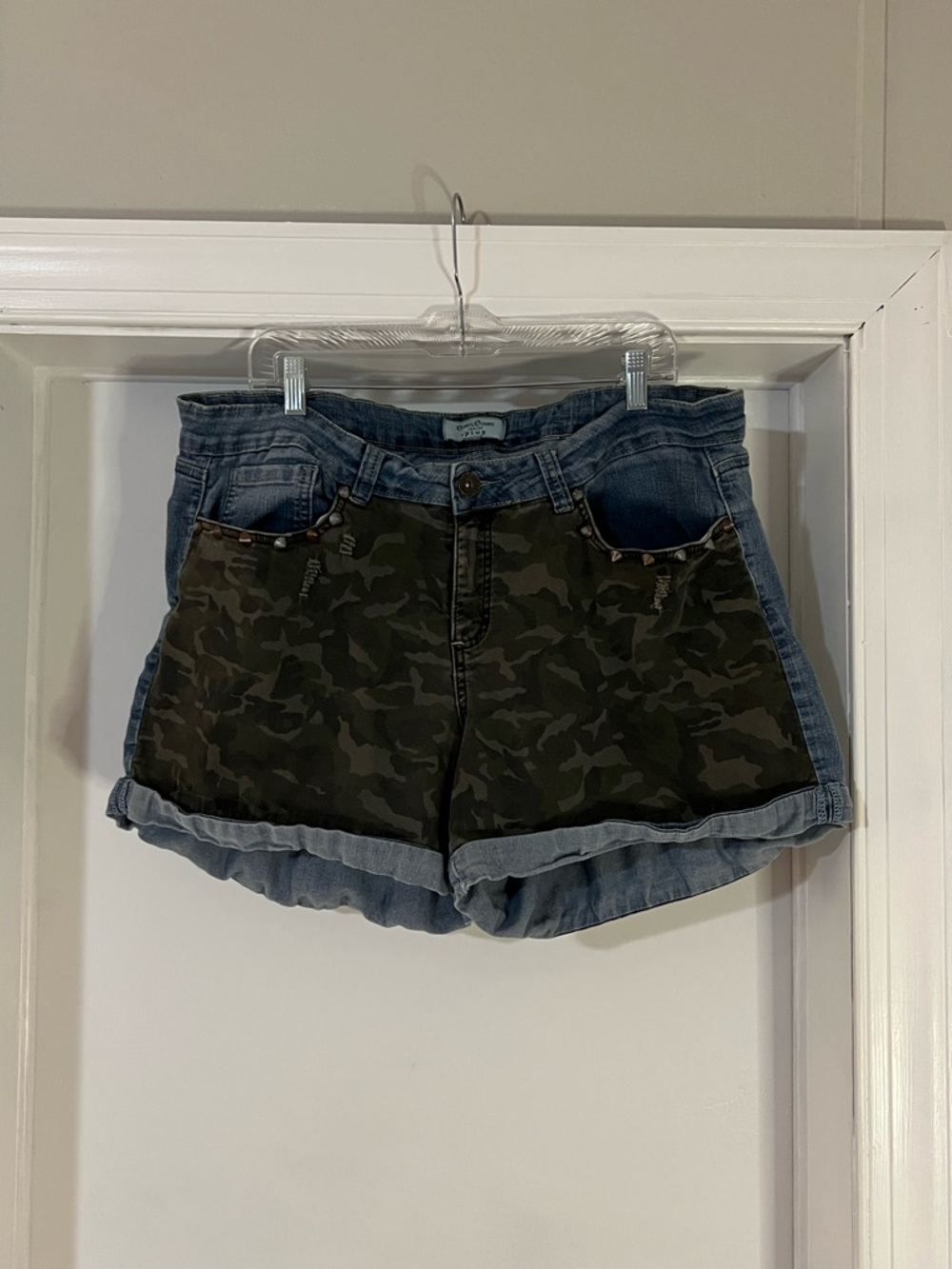 VTG Y2K Boom Boom Jeans Denim Shorts Camouflage  Front Size 18